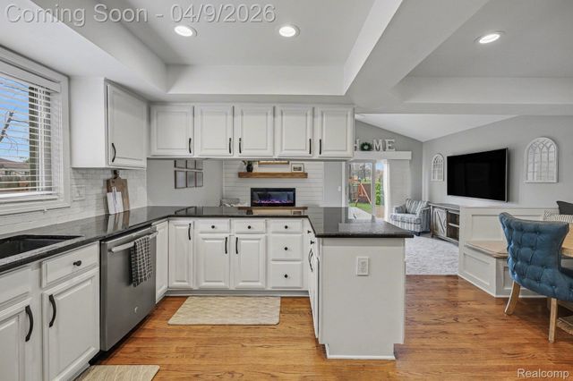 13827 Willow Court, Sterling Heights, MI 48313