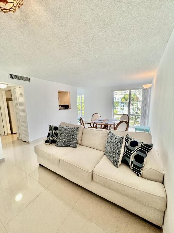 17570 Atlantic Blvd 416, Sunny Isles Beach, FL 33160