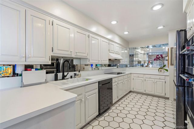 244 Estates Terrace S, Manhasset, NY 11030