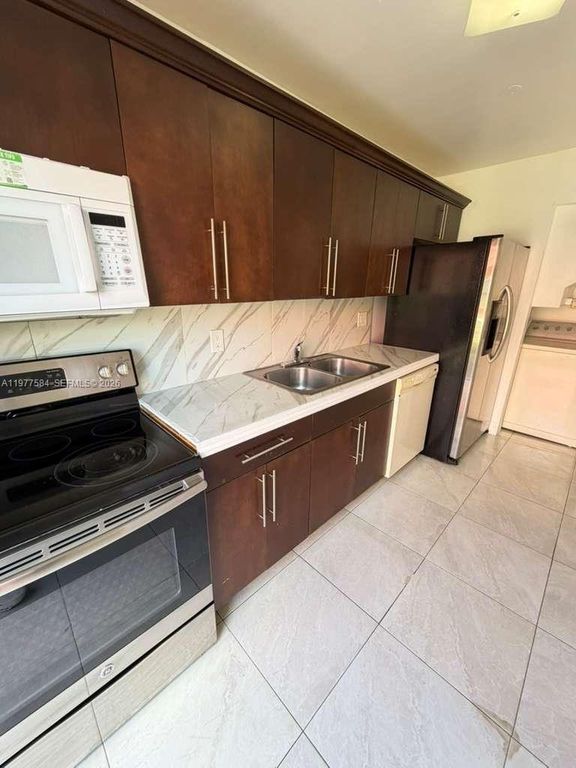 2462 NW 52nd Ave 2462, Lauderhill, FL 33313