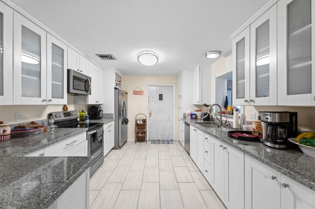 819 Tumblin Kling Road, Fort Pierce, FL 34982