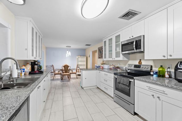 819 Tumblin Kling Road, Fort Pierce, FL 34982