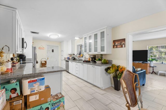 819 Tumblin Kling Road, Fort Pierce, FL 34982