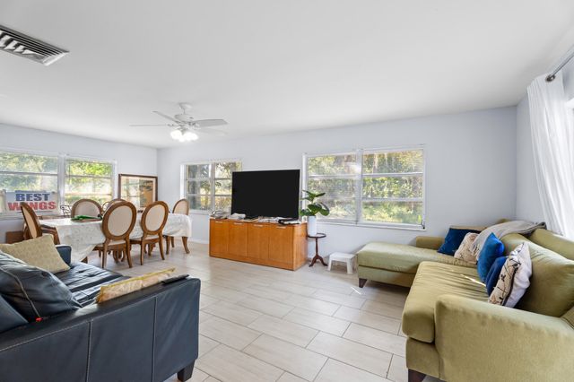 819 Tumblin Kling Road, Fort Pierce, FL 34982