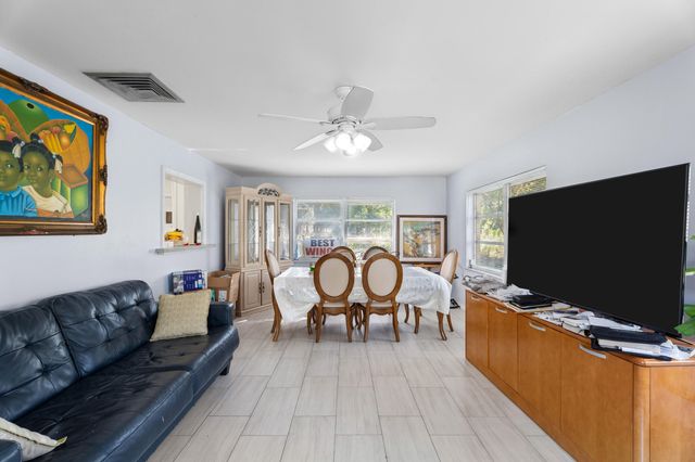 819 Tumblin Kling Road, Fort Pierce, FL 34982