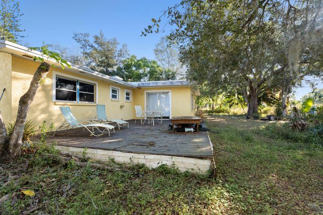 819 Tumblin Kling Road, Fort Pierce, FL 34982