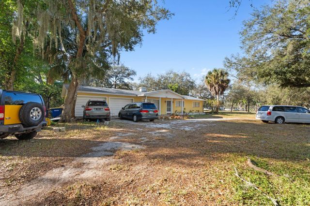 819 Tumblin Kling Road, Fort Pierce, FL 34982