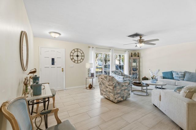 819 Tumblin Kling Road, Fort Pierce, FL 34982