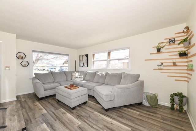 6421 W Allerton AVENUE, Greenfield, WI 53220