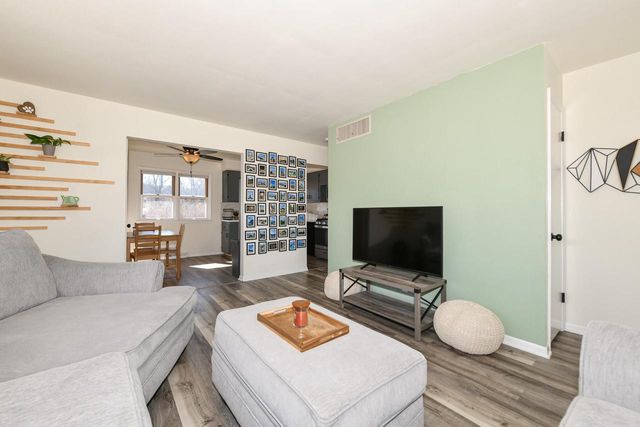 6421 W Allerton AVENUE, Greenfield, WI 53220