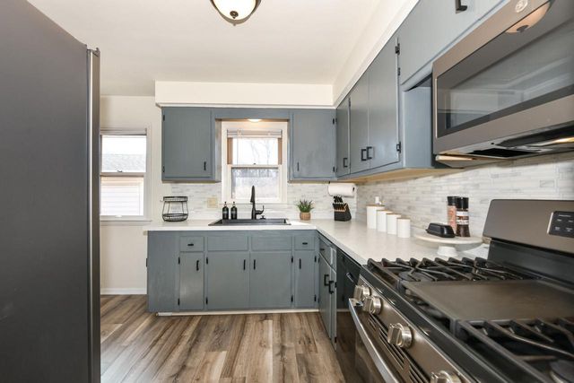 6421 W Allerton AVENUE, Greenfield, WI 53220