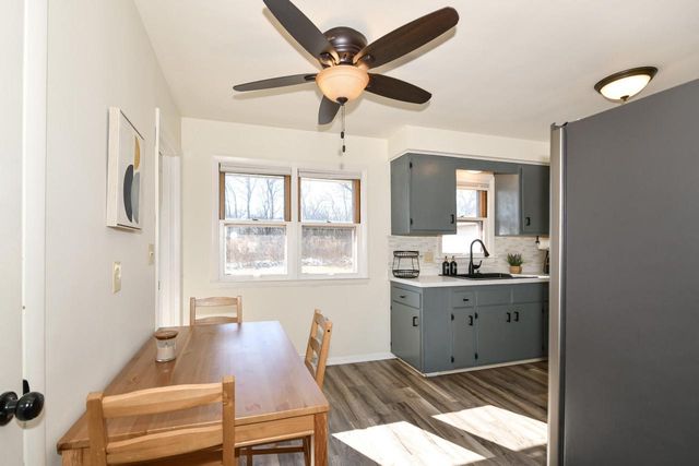 6421 W Allerton AVENUE, Greenfield, WI 53220