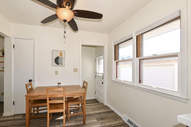 6421 W Allerton AVENUE, Greenfield, WI 53220