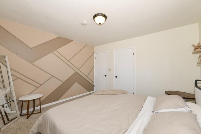 6421 W Allerton AVENUE, Greenfield, WI 53220