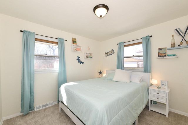 6421 W Allerton AVENUE, Greenfield, WI 53220