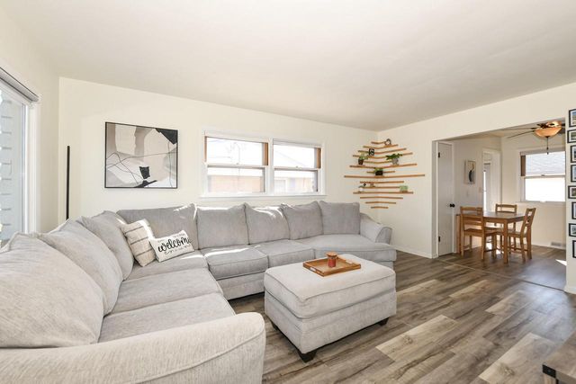 6421 W Allerton AVENUE, Greenfield, WI 53220