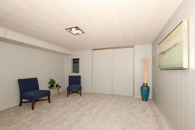 6421 W Allerton AVENUE, Greenfield, WI 53220