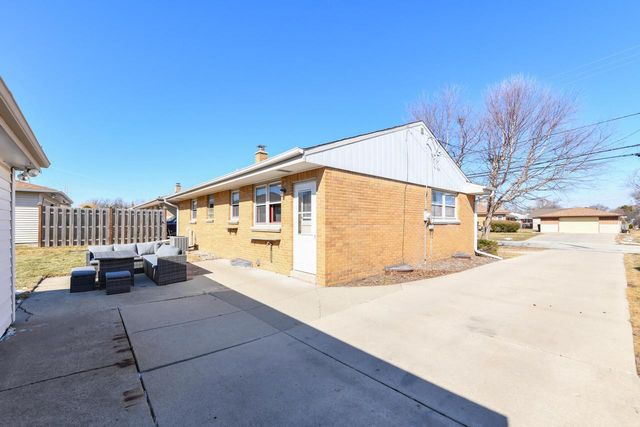 6421 W Allerton AVENUE, Greenfield, WI 53220