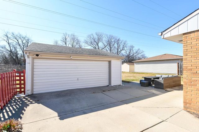 6421 W Allerton AVENUE, Greenfield, WI 53220