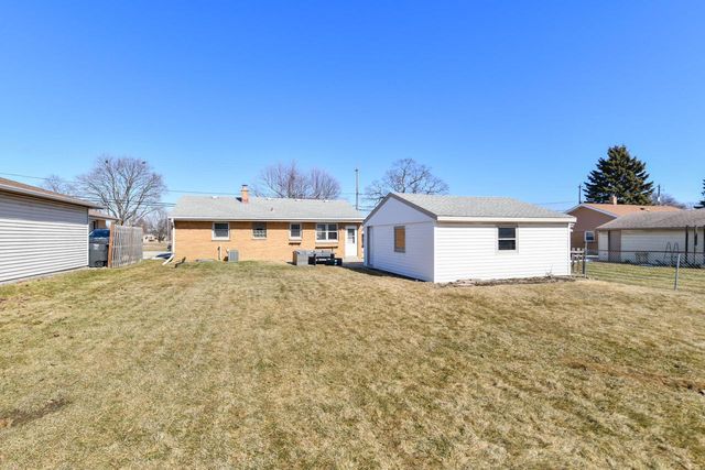 6421 W Allerton AVENUE, Greenfield, WI 53220