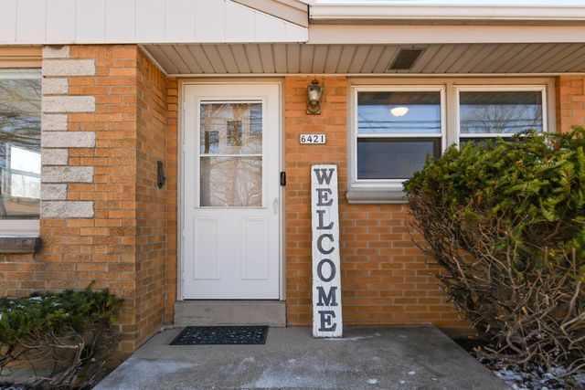 6421 W Allerton AVENUE, Greenfield, WI 53220