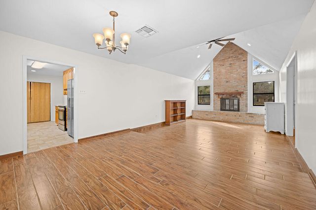 136 Thomas, Leesville, LA 71446