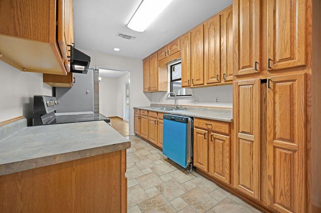 136 Thomas, Leesville, LA 71446