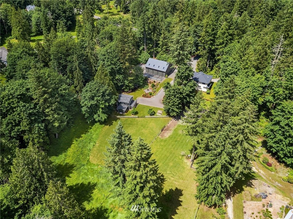 Image 1 of property listing at 24621 NE 52nd Place, Redmond, WA 98053