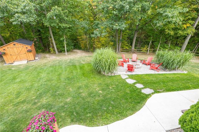 6123 Ebony Ct, Farmington, NY 14425