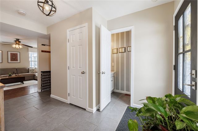 6123 Ebony Ct, Farmington, NY 14425