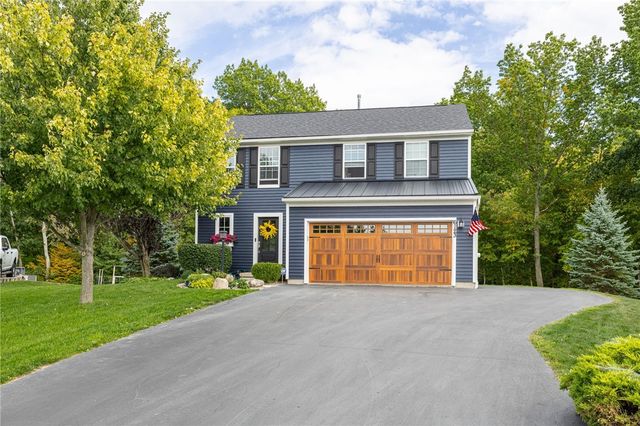 6123 Ebony Ct, Farmington, NY 14425