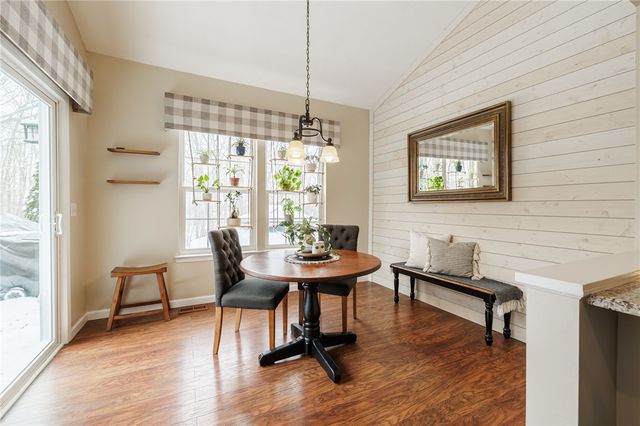 6123 Ebony Ct, Farmington, NY 14425