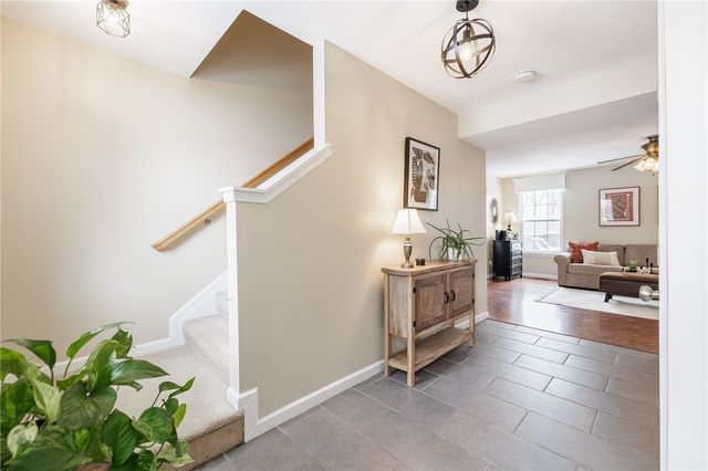 6123 Ebony Ct, Farmington, NY 14425