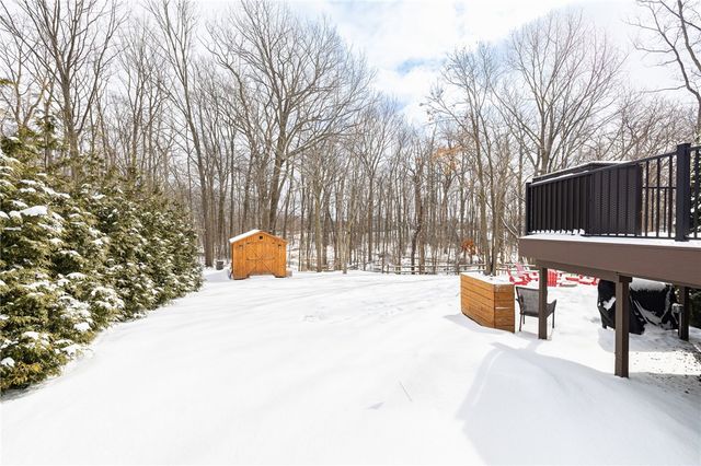 6123 Ebony Ct, Farmington, NY 14425