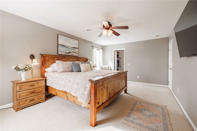 6123 Ebony Ct, Farmington, NY 14425