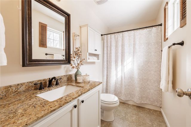 6123 Ebony Ct, Farmington, NY 14425