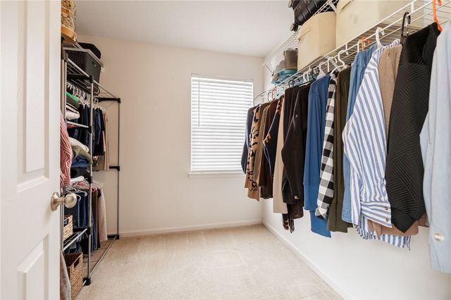 6123 Ebony Ct, Farmington, NY 14425