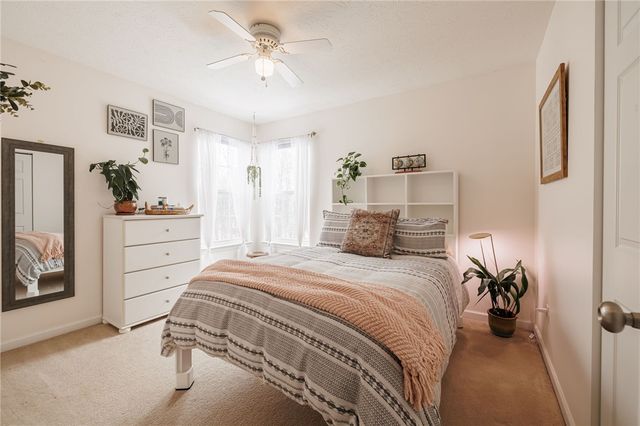 6123 Ebony Ct, Farmington, NY 14425