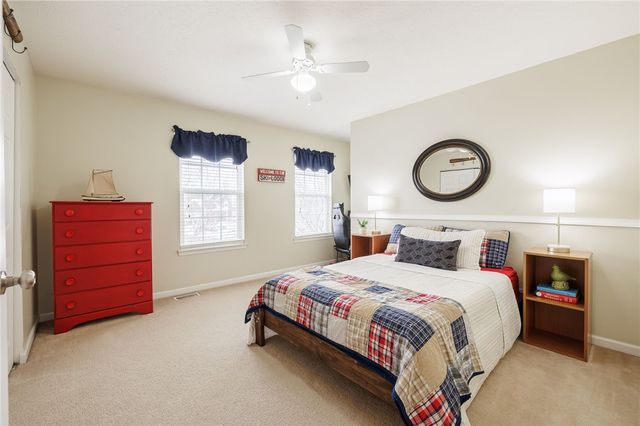 6123 Ebony Ct, Farmington, NY 14425