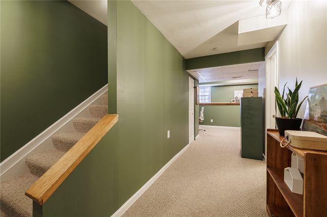 6123 Ebony Ct, Farmington, NY 14425