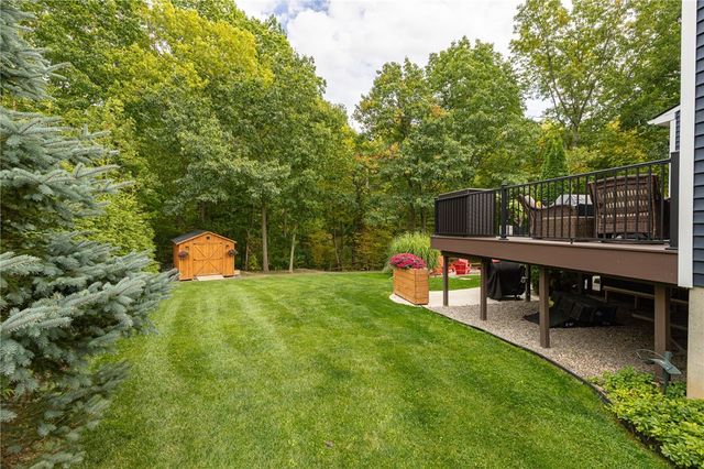 6123 Ebony Ct, Farmington, NY 14425