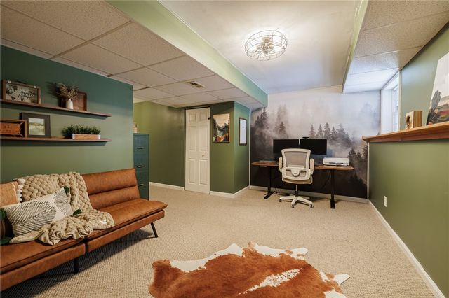 6123 Ebony Ct, Farmington, NY 14425