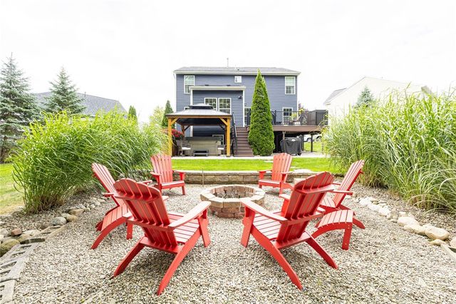 6123 Ebony Ct, Farmington, NY 14425