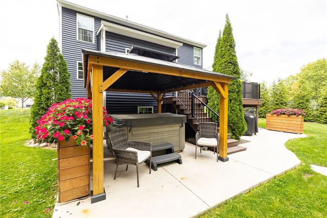 6123 Ebony Ct, Farmington, NY 14425