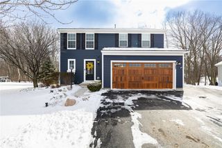 6123 Ebony Ct, Farmington, NY 14425