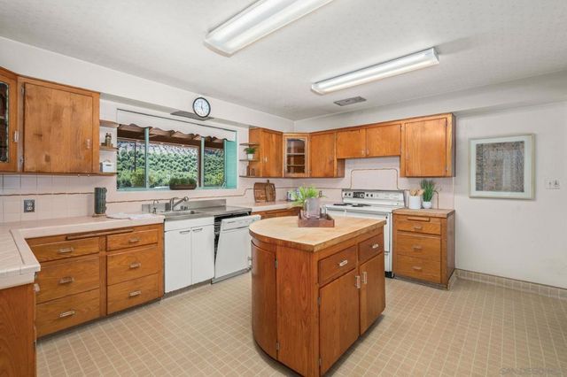 2652 54 Mountain View Dr, Escondido, CA 92027