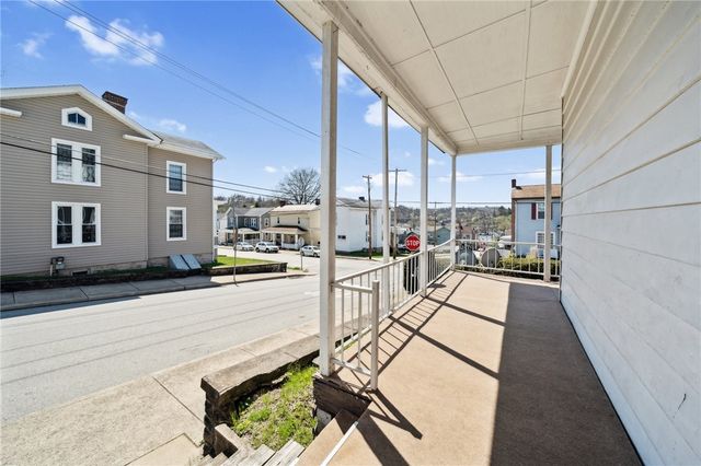 517 Walnut St, Irwin, PA 15642