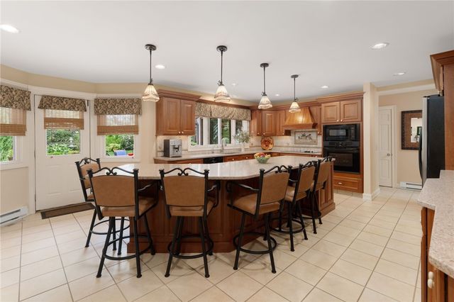 2 Lancers Lane, Lincoln, RI 02865