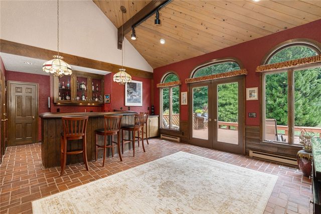 2 Lancers Lane, Lincoln, RI 02865
