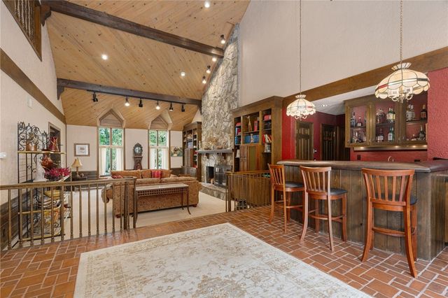 2 Lancers Lane, Lincoln, RI 02865